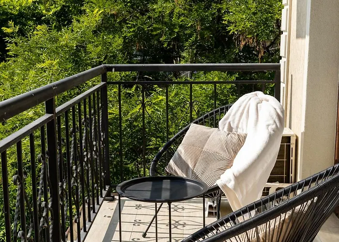 Two-bedroom With Kitchen * St Constantin et Helena